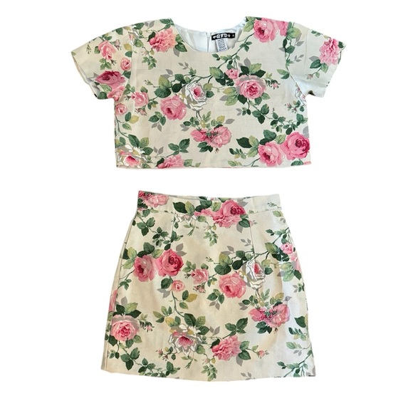 Pink Roses Mini Skirt and Crop Top Set - Picture 4 of 12